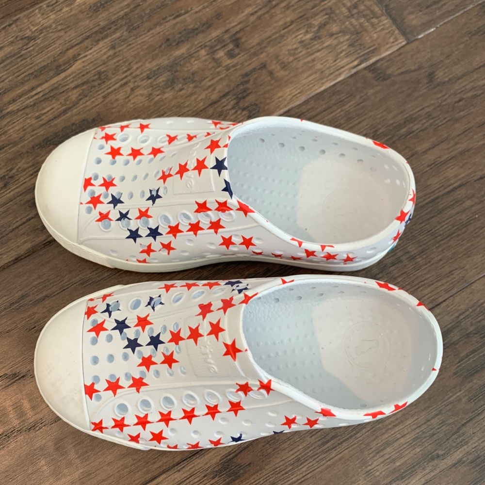 Native Girls Shoes size 9